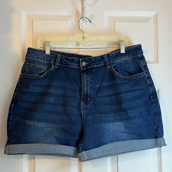 Shein Plus Roll Up Hem Denim Shorts (Used) - Picture 2 of 8